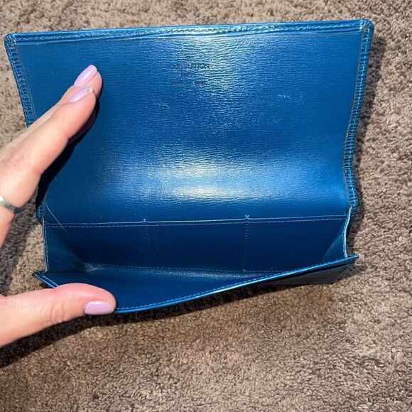 Louis Vuitton Blue Epi Wallet - Picture 4 of 8
